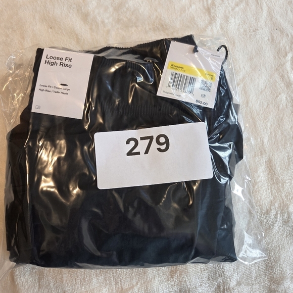 New Nike Women's Black Loose Fit High Rise Cargo Shorts DM6247-010 - Size Small - Picture 10 of 10